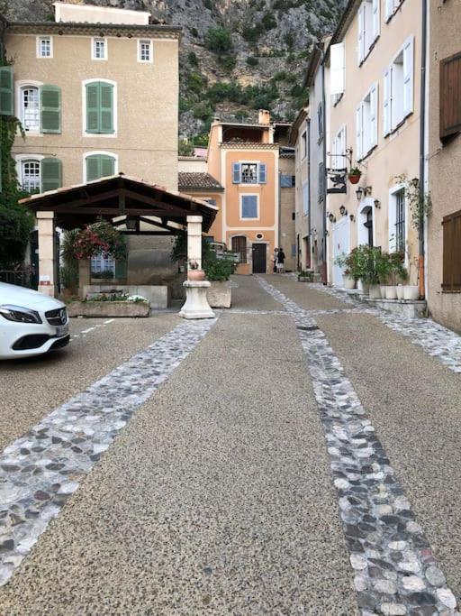 Studio Vue Sur La Roche, Au Calme Moustiers #1 Apartment Ngoại thất bức ảnh